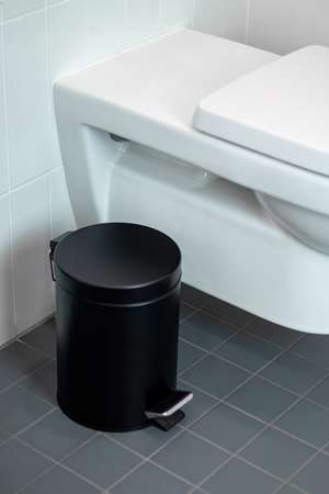 Image de POUBELLE A PEDALE 3L NOIR MAT avec bac intérieur plastique